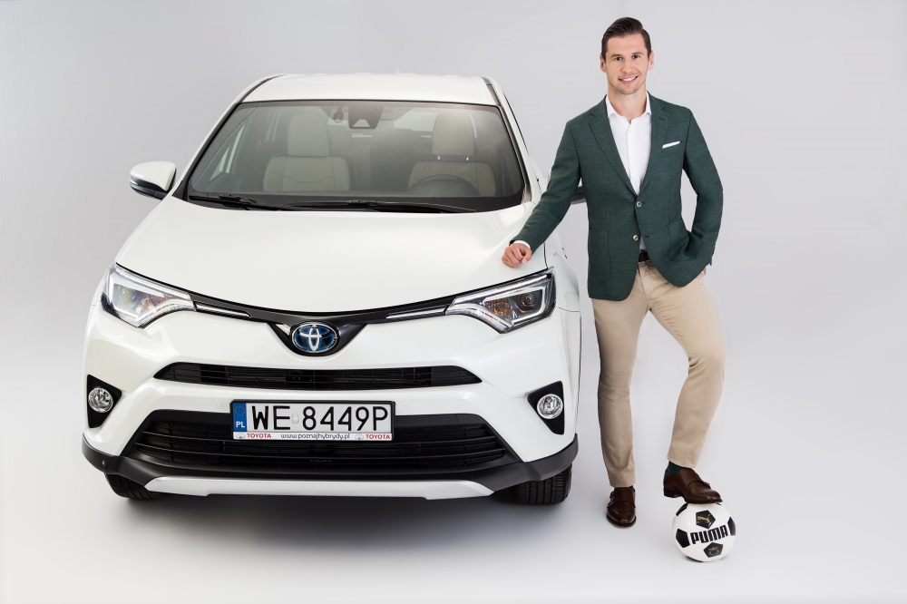 Krychowiak wybrał hybrydową RAV4