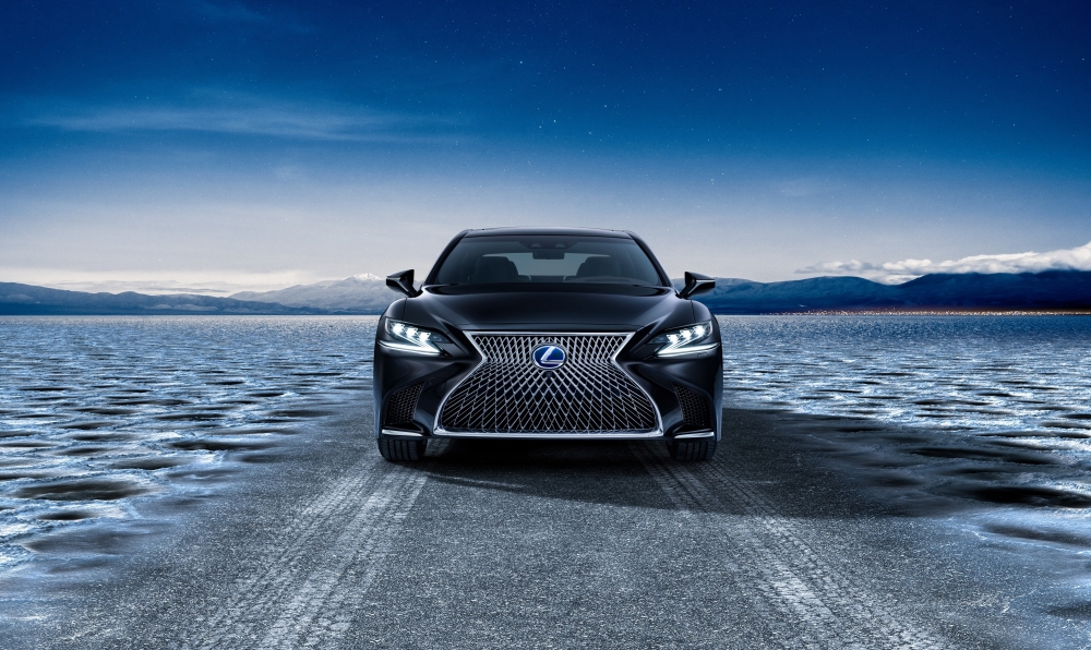 Lexus LS, kryształy i origami