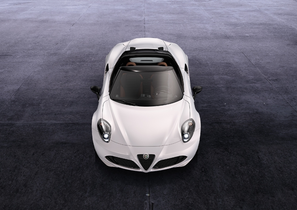 Alfa Romeo 4C Spider - przedpremierowy pokaz w Genewie