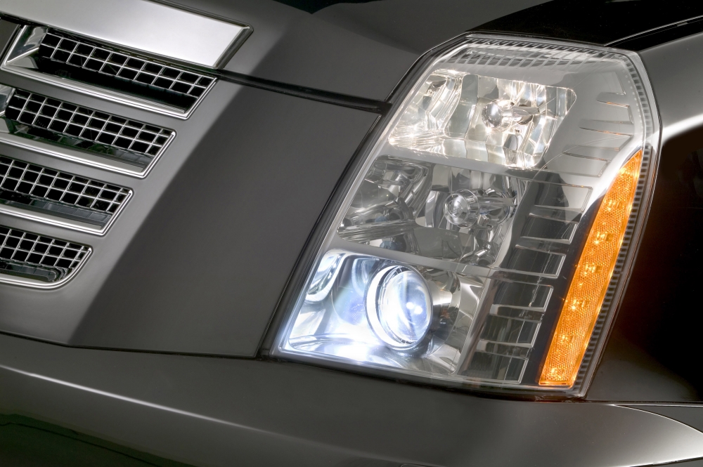 Cadillac Escalade vs. Nissan GT-R