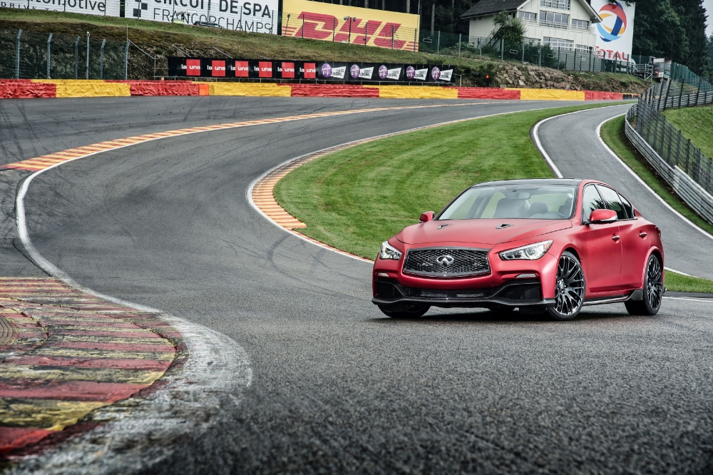 Q50 Eau Rouge na Eau Rouge