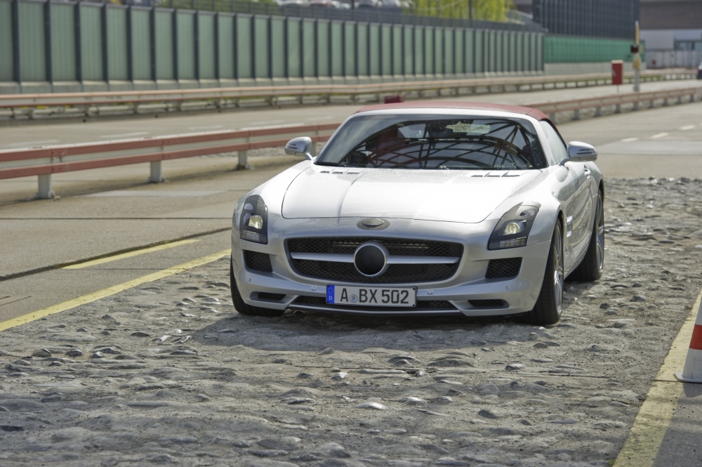 Mercedes-Benz SLS AMG Roadster prawie oficjalnie