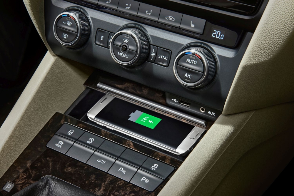 Skoda Phonebox: bezprzewodowe ładowanie urządzeń mobilnych