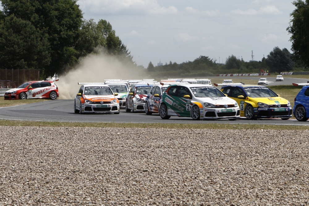 Lisowski liderem Volkswagen Castrol Cup