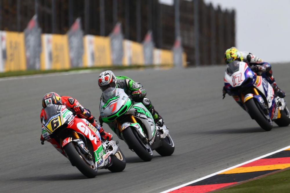 Marquez wygrywa po starcie z pit-lane