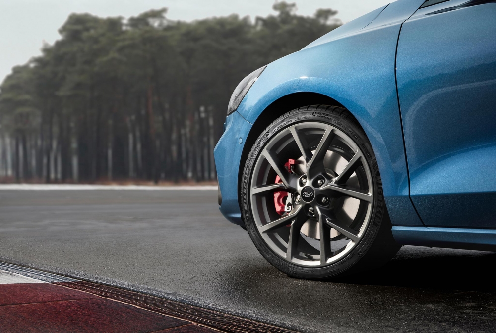 Ford przedstawia fanom sportowych osiągów Focusa ST Edition, wyposażonego w regulowane zawieszenie