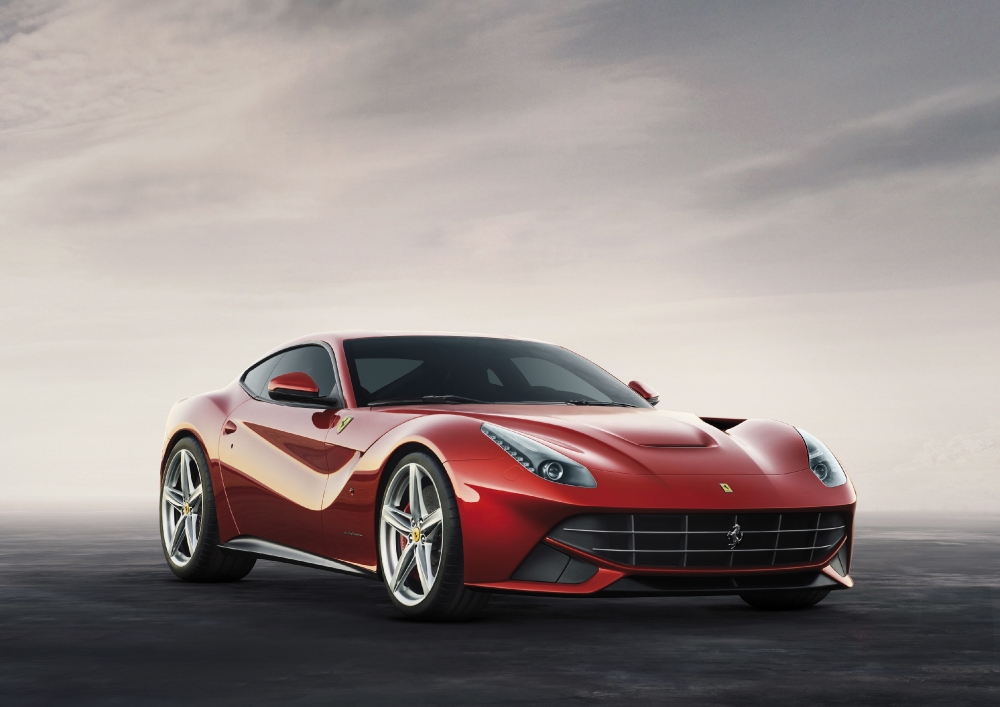 Piękne Ferrari F12 Berlinetta na filmie