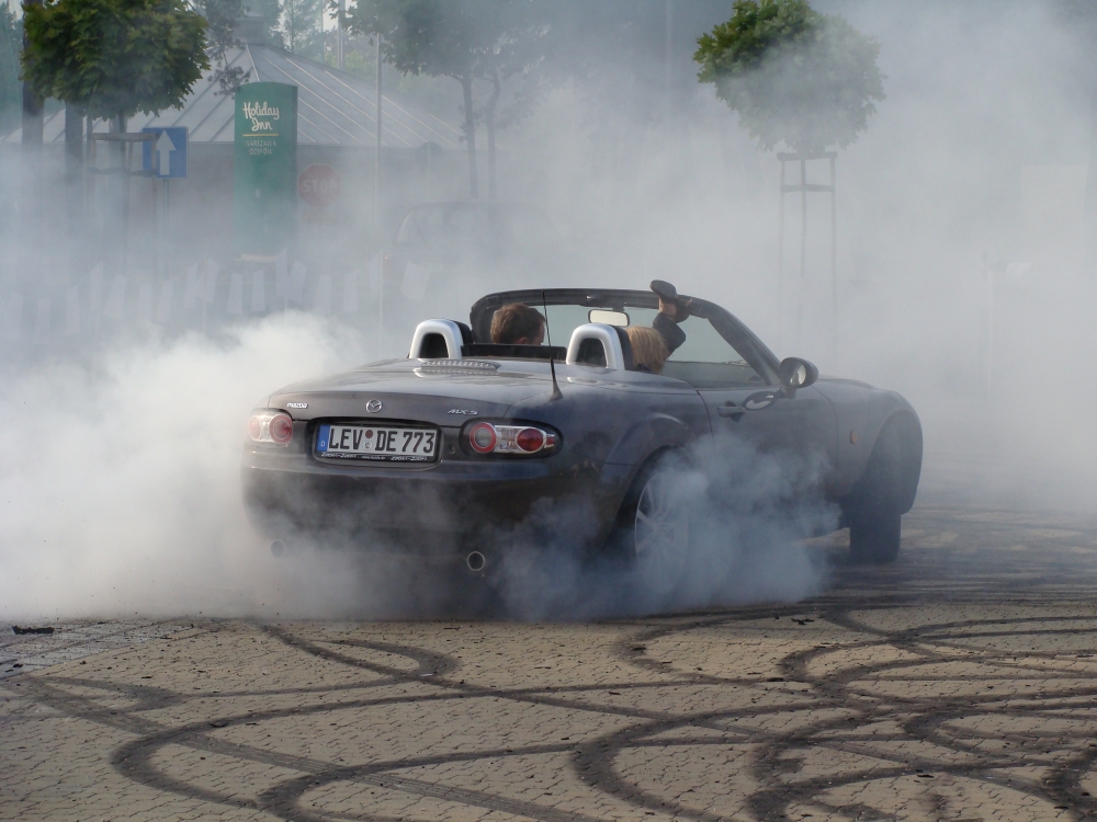 Miata wymiata z dwoma silnikami V8 