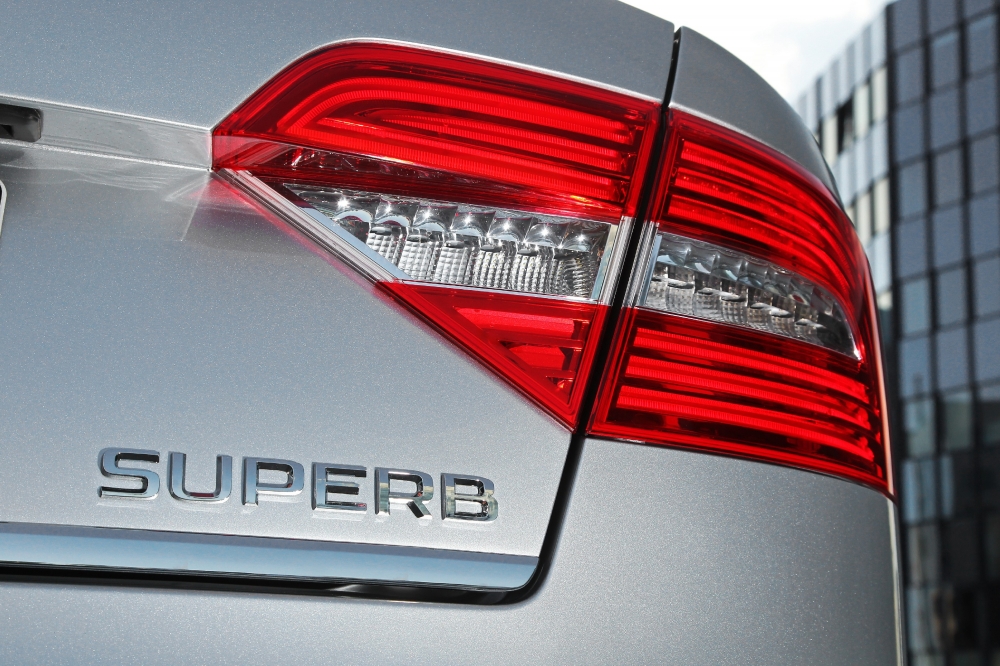 Nowa Skoda Superb będzie hybrydą